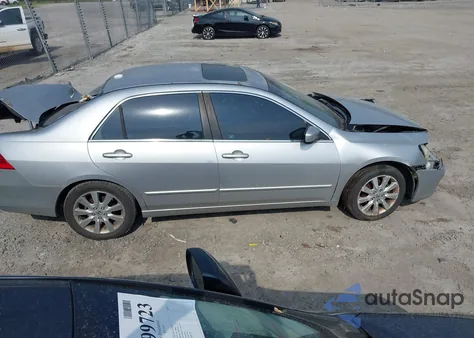 2007 Honda Accord 3.0 Ex z USA, uszkodzony, nr VIN 1HGCM66537A104592